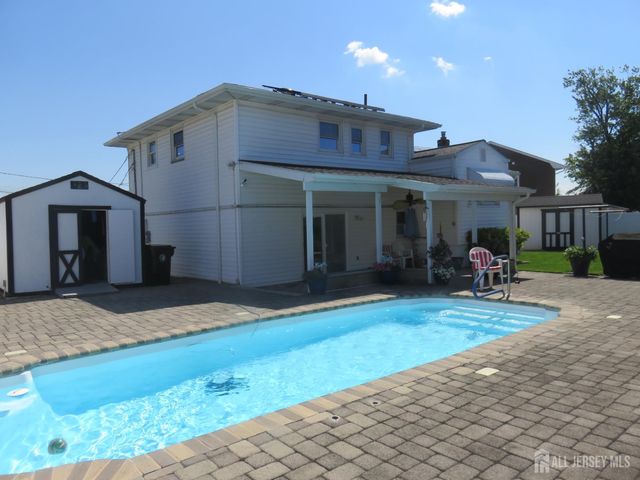 14 Sterling Court, Perth Amboy, NJ 08861