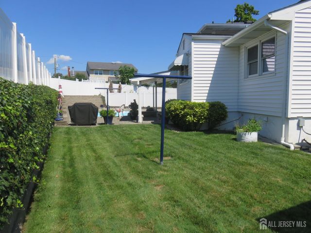 14 Sterling Court, Perth Amboy, NJ 08861