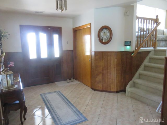 14 Sterling Court, Perth Amboy, NJ 08861