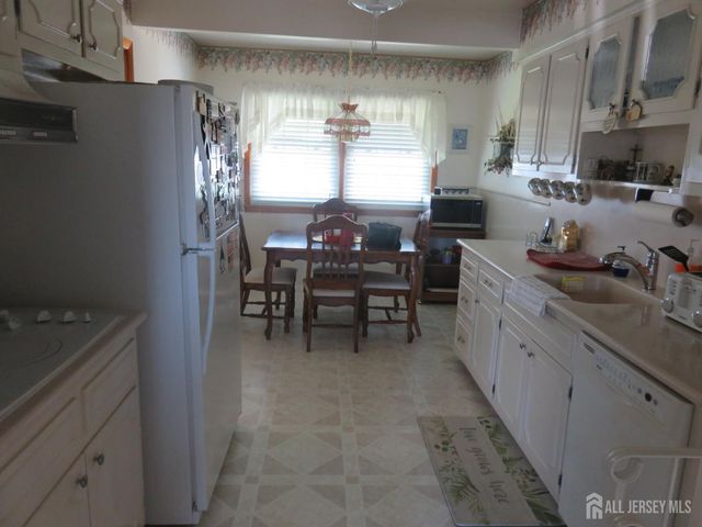 14 Sterling Court, Perth Amboy, NJ 08861