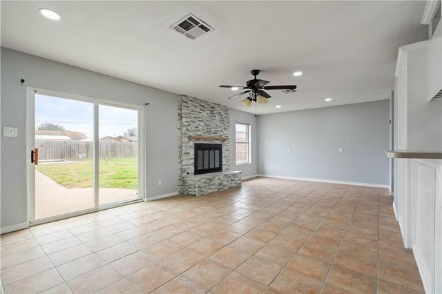 1318 W Cherrystone Dr, Corpus Christi, TX 78412