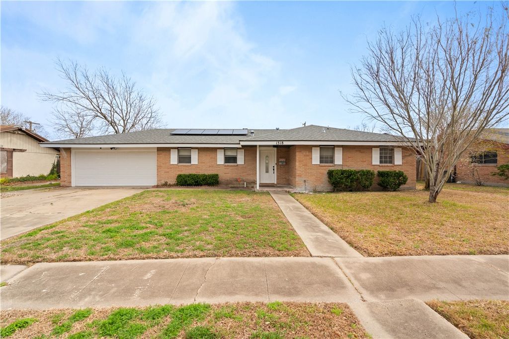 1318 W Cherrystone Dr, Corpus Christi, TX 78412