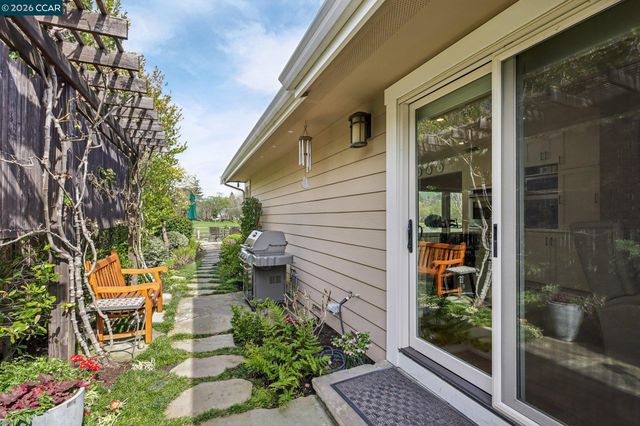 769 Augusta Dr, Moraga, CA 94556