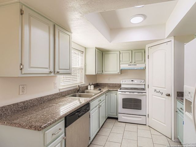 9122 Pitcairn, San Antonio, TX 78254