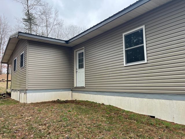 131 Marvins Lane, East Bernstadt, KY 40729