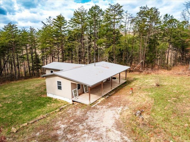 131 Marvins Lane, East Bernstadt, KY 40729