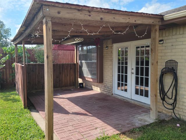 6811 La Violetta Drive, Houston, TX 77083