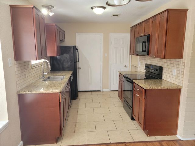 6811 La Violetta Drive, Houston, TX 77083