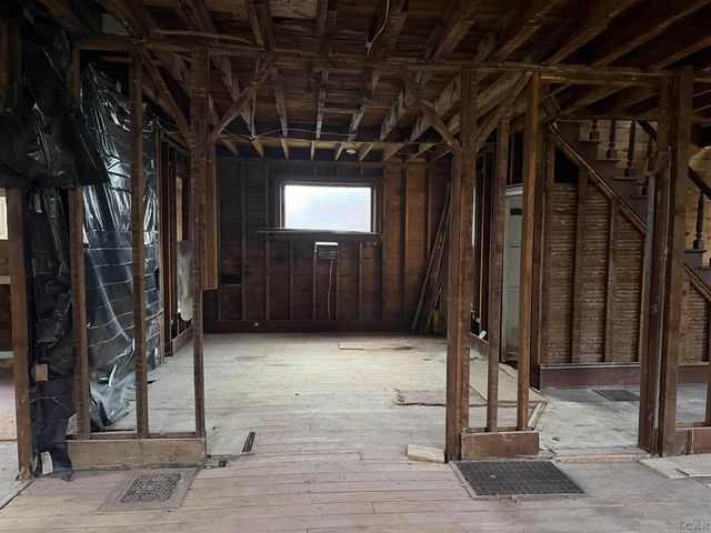 143 Lafayette Street, Hudson, MI 49247