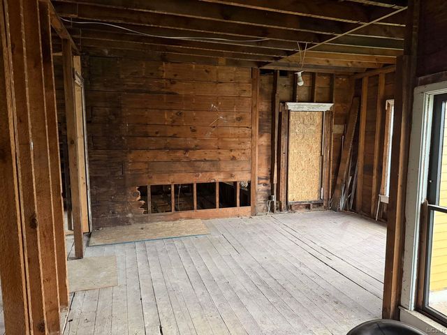 143 Lafayette Street, Hudson, MI 49247
