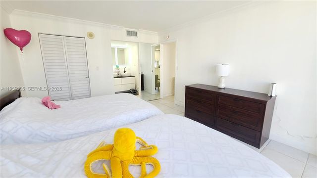 16909 N Bay Rd 806, Sunny Isles Beach, FL 33160