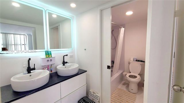 16909 N Bay Rd 806, Sunny Isles Beach, FL 33160