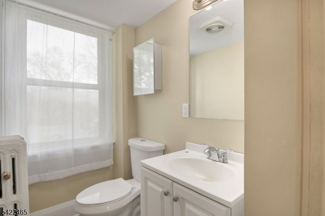 8 Thomas St, Caldwell Boro Twp., NJ 07006