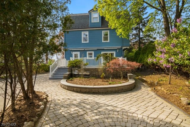 8 Thomas St, Caldwell Boro Twp., NJ 07006