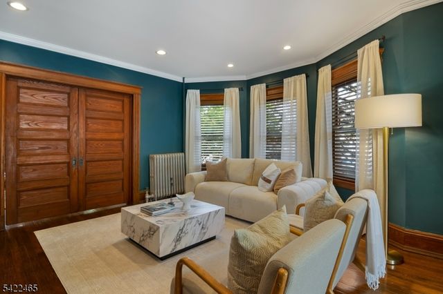 8 Thomas St, Caldwell Boro Twp., NJ 07006