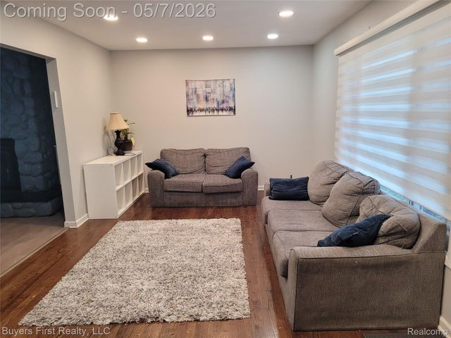 14710 Loretta Place, Oak Park, MI 48237