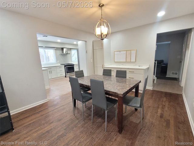 14710 Loretta Place, Oak Park, MI 48237