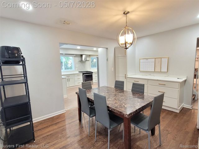 14710 Loretta Place, Oak Park, MI 48237