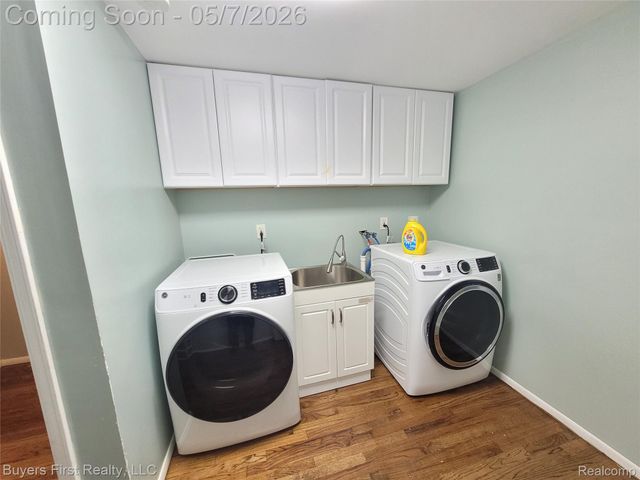 14710 Loretta Place, Oak Park, MI 48237