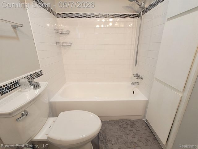 14710 Loretta Place, Oak Park, MI 48237