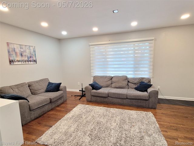 14710 Loretta Place, Oak Park, MI 48237