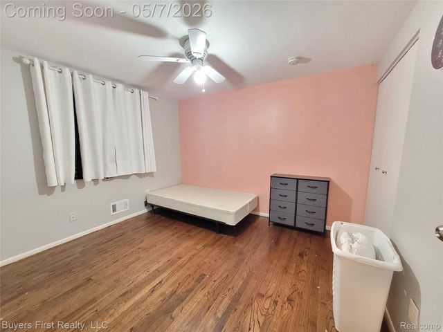 14710 Loretta Place, Oak Park, MI 48237