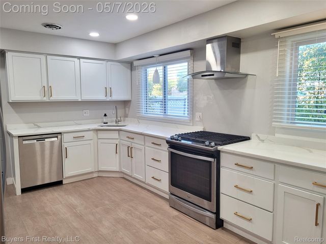 14710 Loretta Place, Oak Park, MI 48237