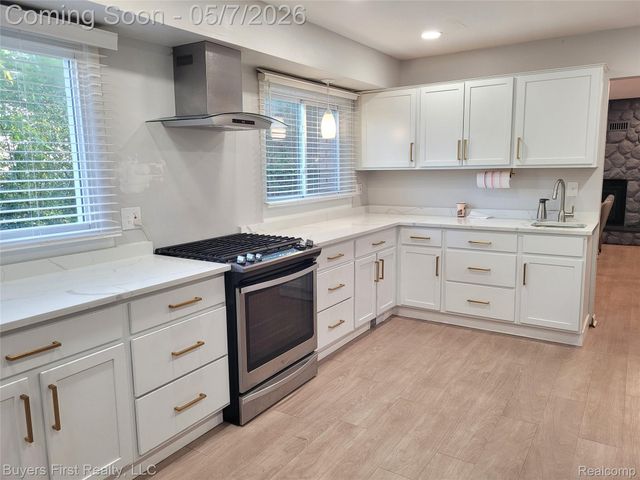 14710 Loretta Place, Oak Park, MI 48237