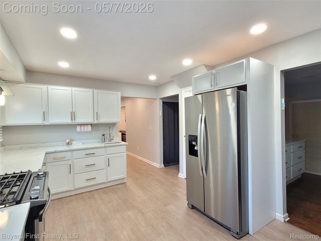 14710 Loretta Place, Oak Park, MI 48237