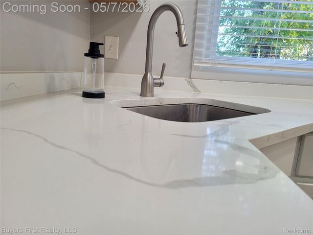14710 Loretta Place, Oak Park, MI 48237