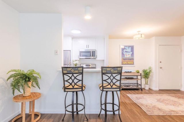 381 Half Moon Lane 209, Daly City, CA 94015