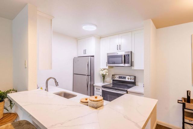 381 Half Moon Lane 209, Daly City, CA 94015