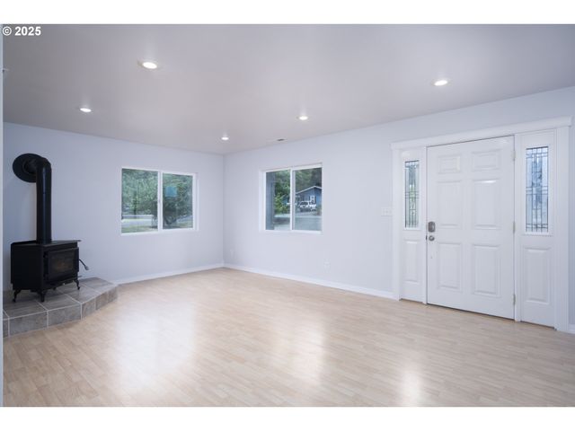 485 BROWN St, Glide, OR 97443