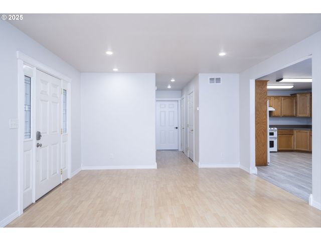 485 BROWN St, Glide, OR 97443