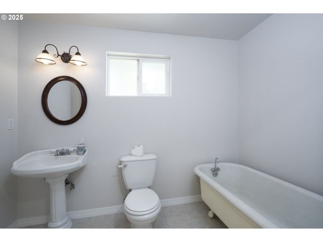 485 BROWN St, Glide, OR 97443