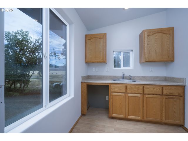 485 BROWN St, Glide, OR 97443