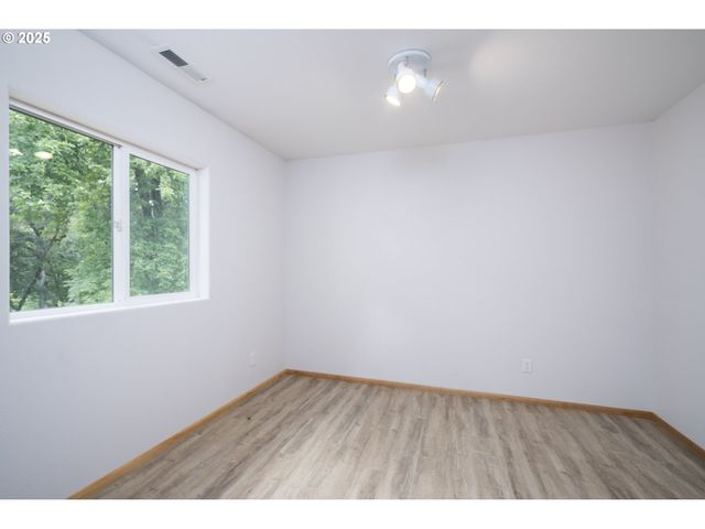 485 BROWN St, Glide, OR 97443