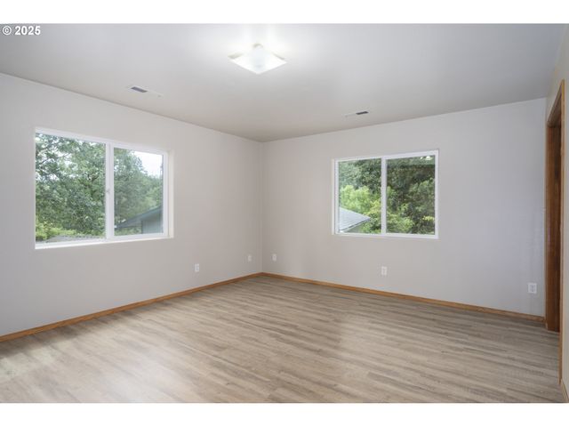 485 BROWN St, Glide, OR 97443