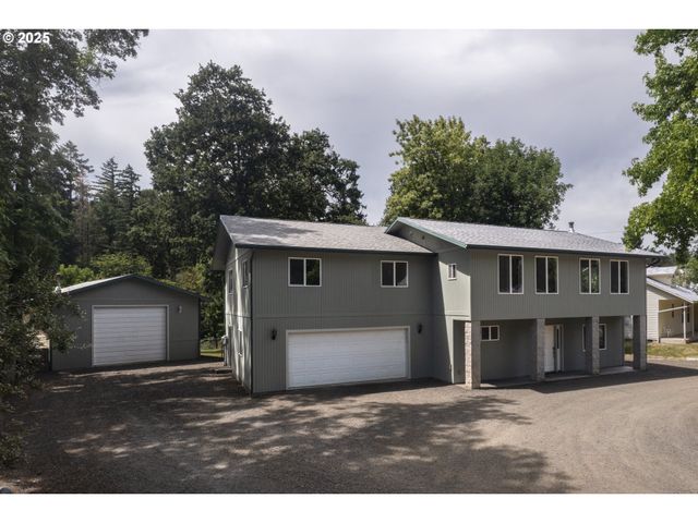 485 BROWN St, Glide, OR 97443