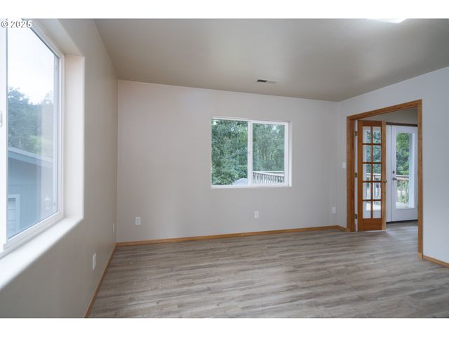 485 BROWN St, Glide, OR 97443