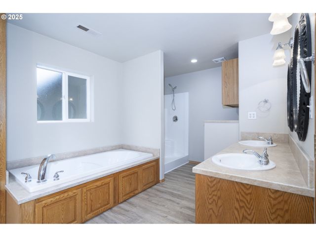 485 BROWN St, Glide, OR 97443