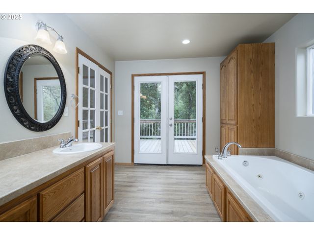 485 BROWN St, Glide, OR 97443