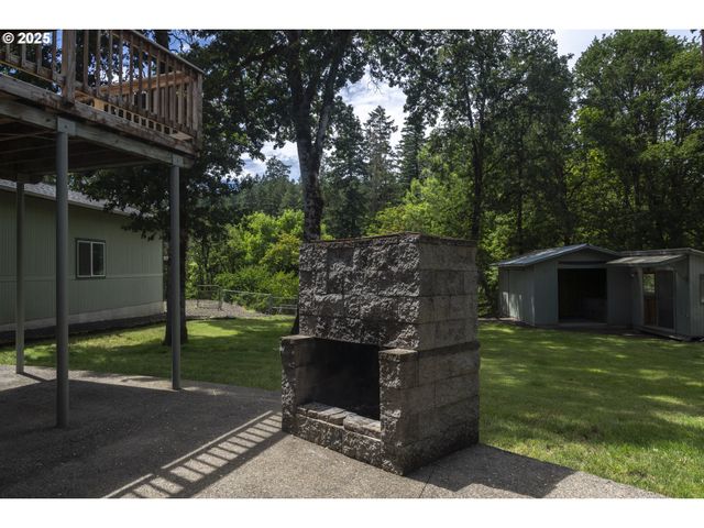 485 BROWN St, Glide, OR 97443