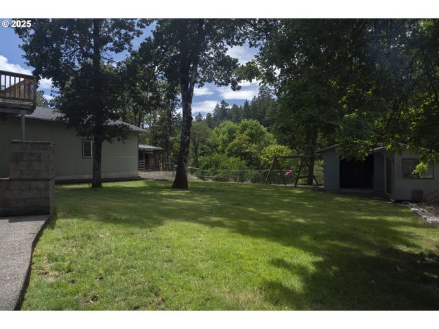 485 BROWN St, Glide, OR 97443