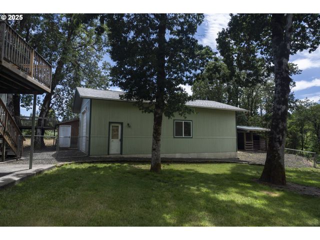 485 BROWN St, Glide, OR 97443