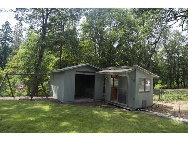 485 BROWN St, Glide, OR 97443