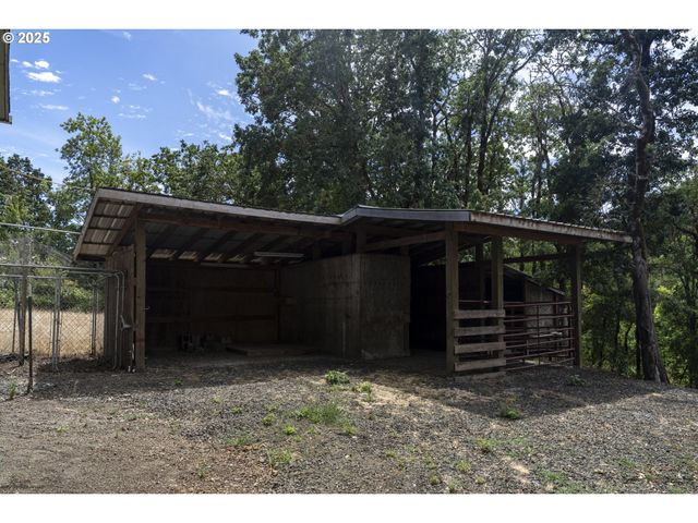 485 BROWN St, Glide, OR 97443