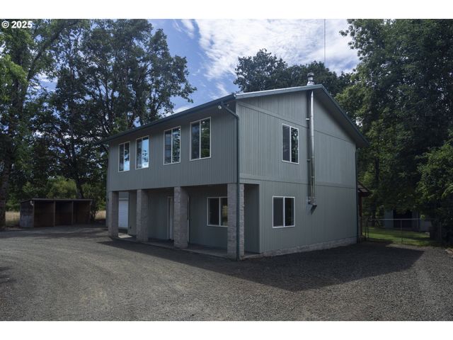 485 BROWN St, Glide, OR 97443
