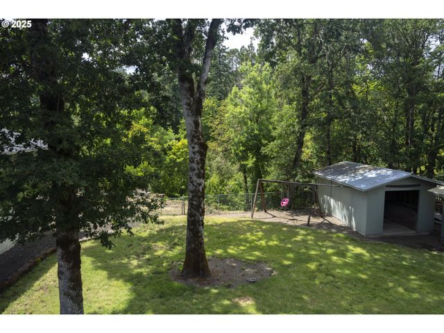 485 BROWN St, Glide, OR 97443