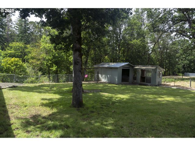 485 BROWN St, Glide, OR 97443